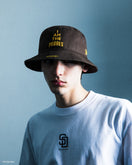 バケット01 MLB x TAKAHIROMIYASHITATheSoloist. サンディエゴ・パドレス ウォルナット - 14418092 - SM | NEW ERA ニューエラ公式オンラインストア