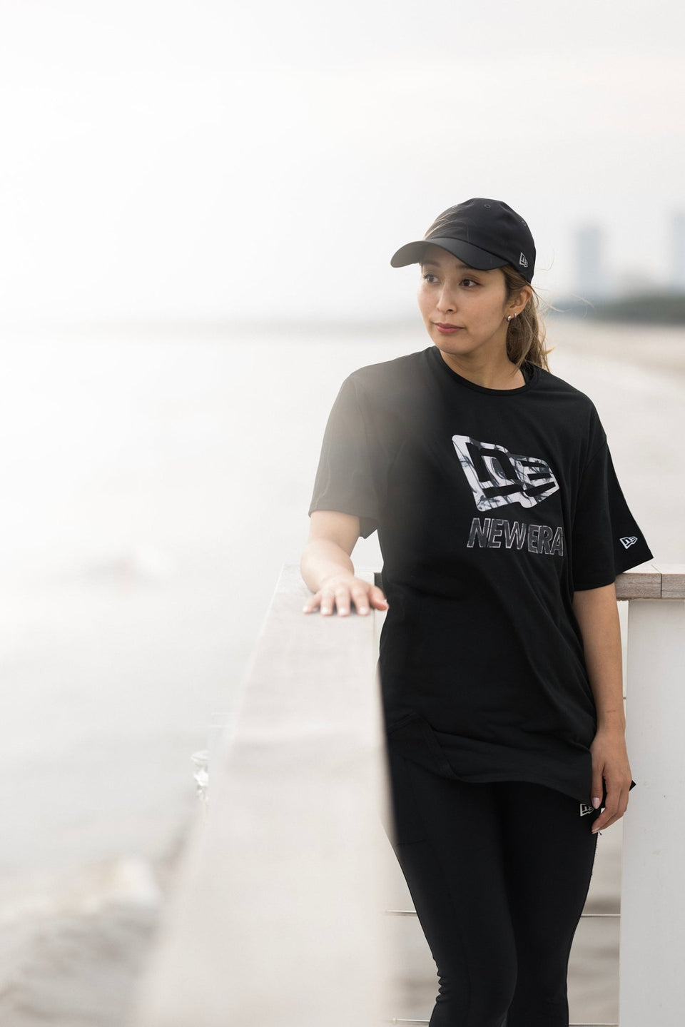 Women's 半袖 ロング Tシャツ ブラック【 Performance Apparel 】 | ニューエラオンラインストア