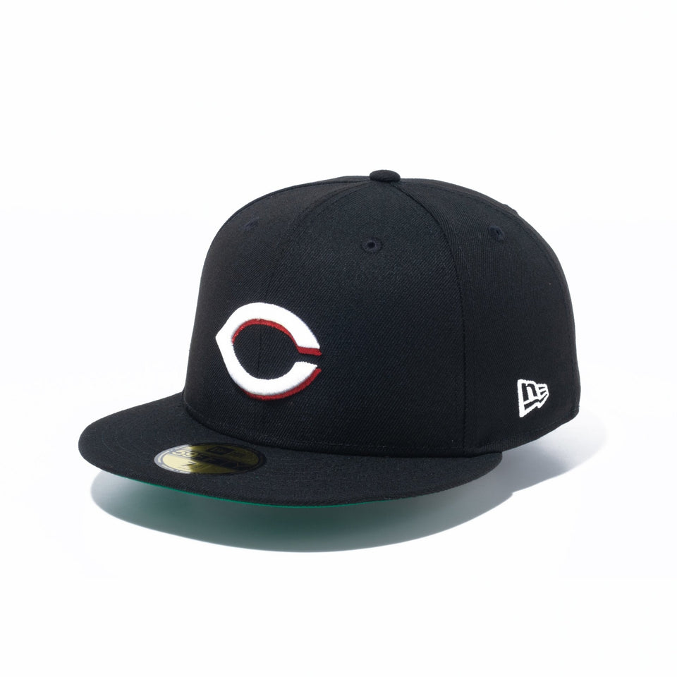 59FIFTY Metallic Logo シンシナティ・レッズ ブラック ケリーグリーンアンダーバイザー - 13534745-700 | NEW ERA ニューエラ公式オンラインストア