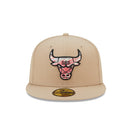 59FIFTY NBA Team Neon シカゴ・ブルズ ベージュ レッドアンダーバイザー - 13512114-700 | NEW ERA ニューエラ公式オンラインストア