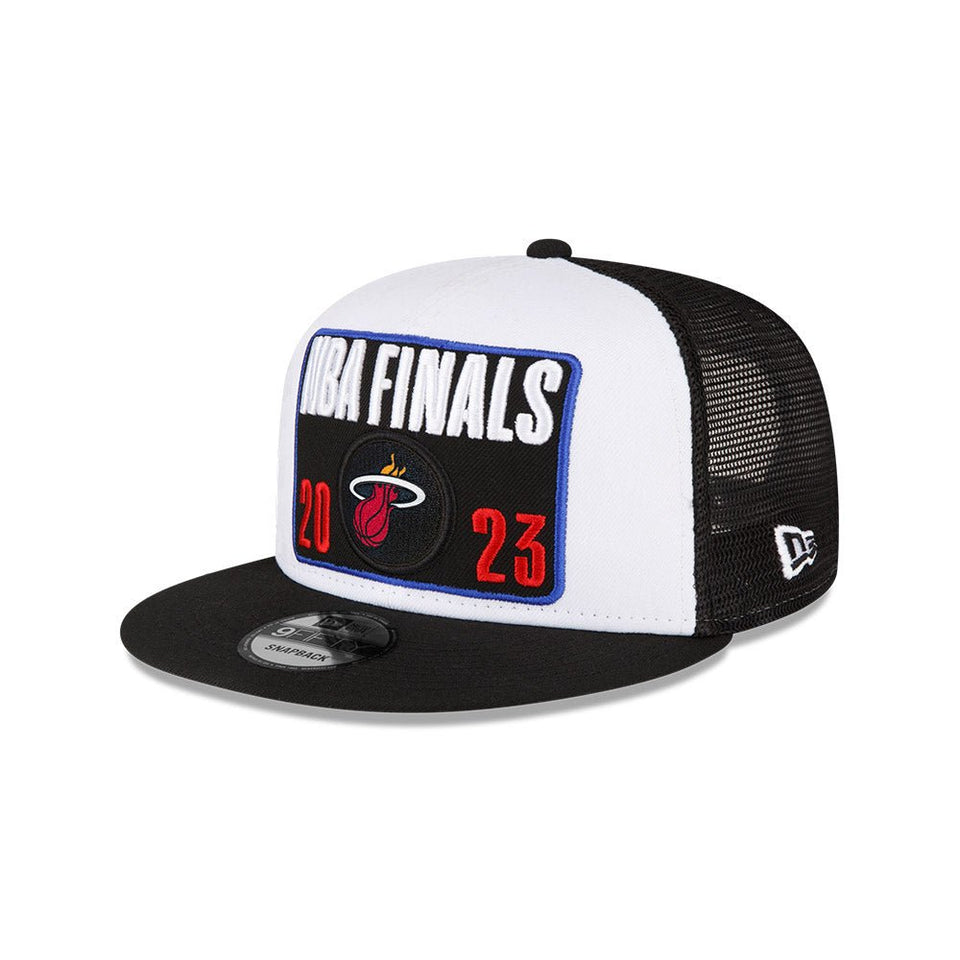 9FIFTY 2023 NBAファイナル ロッカールームキャップ マイアミ・ヒート ホワイト / ブラック グレーアンダーバイザー - 13946642-OSFM | NEW ERA ニューエラ公式オンラインストア