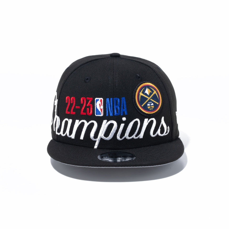 9FIFTY NBA 2023 CHAMPIONS ロッカールームキャップ デンバー・ナゲッツ ブラック グレーアンダーバイザー - 13946669-OSFM | NEW ERA ニューエラ公式オンラインストア