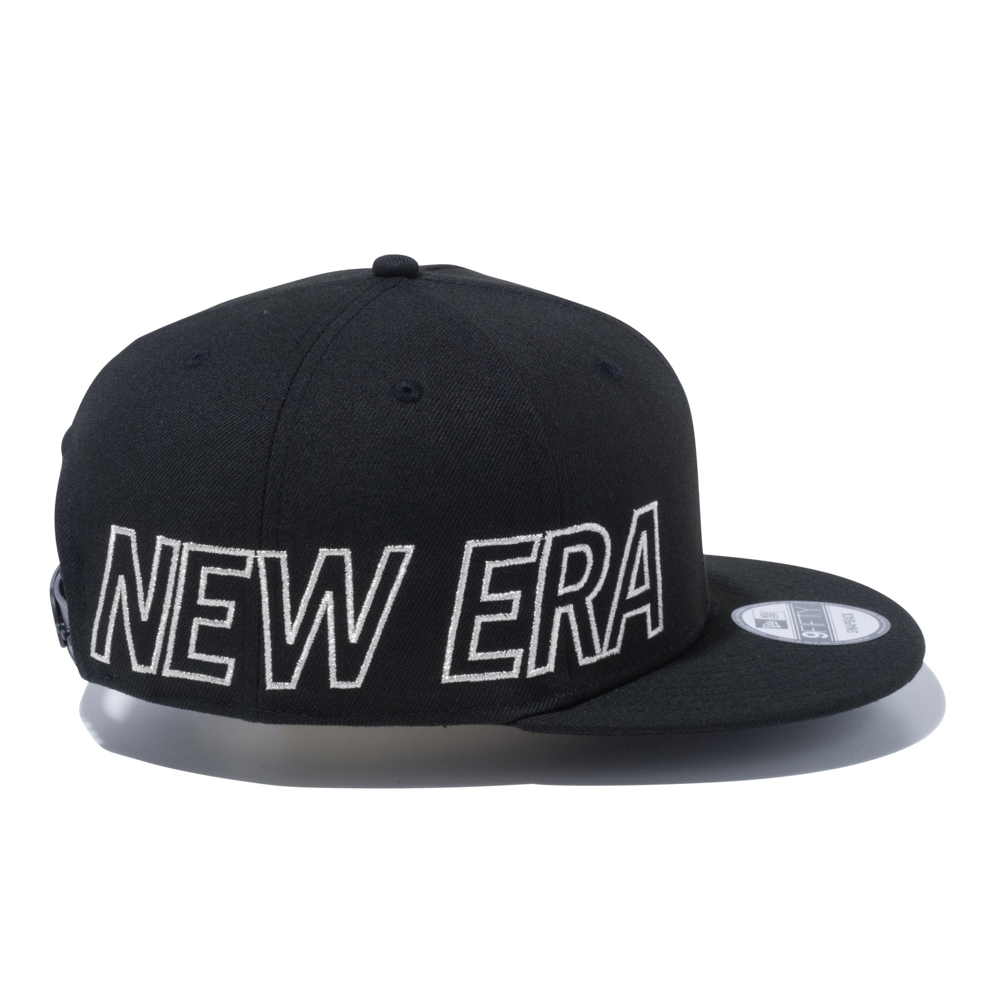 9FIFTY エッセンシャル NEW ERA サイドロゴ ブラック × メタリックシルバー