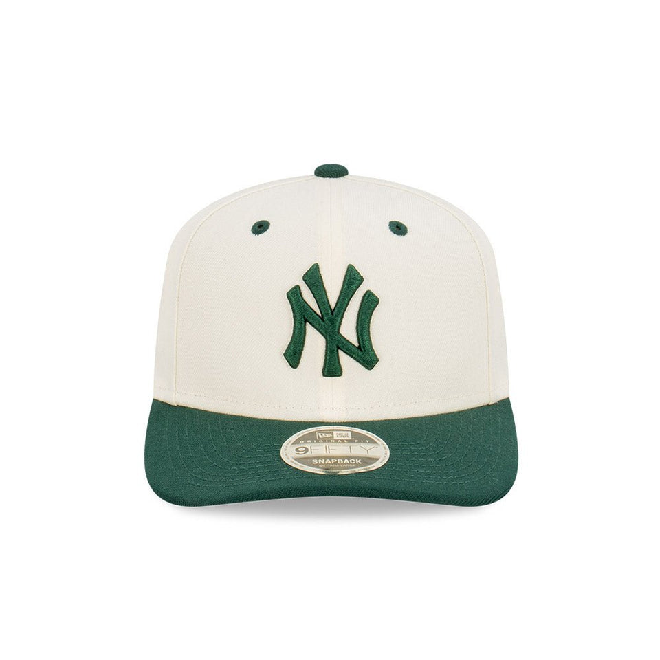 9FIFTY Original Fit Chrome & Green Visor ニューヨーク・ヤンキース クロームホワイト × ダークグリーン - 13366403-SM | NEW ERA ニューエラ公式オンラインストア