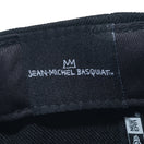 9FORTY A-Frame JEAN MICHEL BASQUIAT ジャン=ミシェル・バスキア KING PLEASURE ホワイト/ブラック - 13772631-OSFM | NEW ERA ニューエラ公式オンラインストア