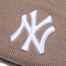 ポンポンニット New York Yankees ニューヨーク・ヤンキース ベージュ - 13327606-OSFM | NEW ERA ニューエラ公式オンラインストア