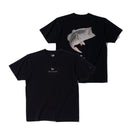 半袖 コットン Tシャツ Angler Collection Grande Bass ブラック レギュラーフィット 【ニューエラ アウトドア】 - 13530490-S | NEW ERA ニューエラ公式オンラインストア