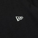 長袖 オーバーサイズド パフォーマンス Tシャツ Big Flag Logo ブラック【 Performance Apparel 】 - 13755366-S | NEW ERA ニューエラ公式オンラインストア