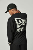 長袖 オーバーサイズド パフォーマンス Tシャツ Big Flag Logo ブラック【 Performance Apparel 】 - 13755366-S | NEW ERA ニューエラ公式オンラインストア