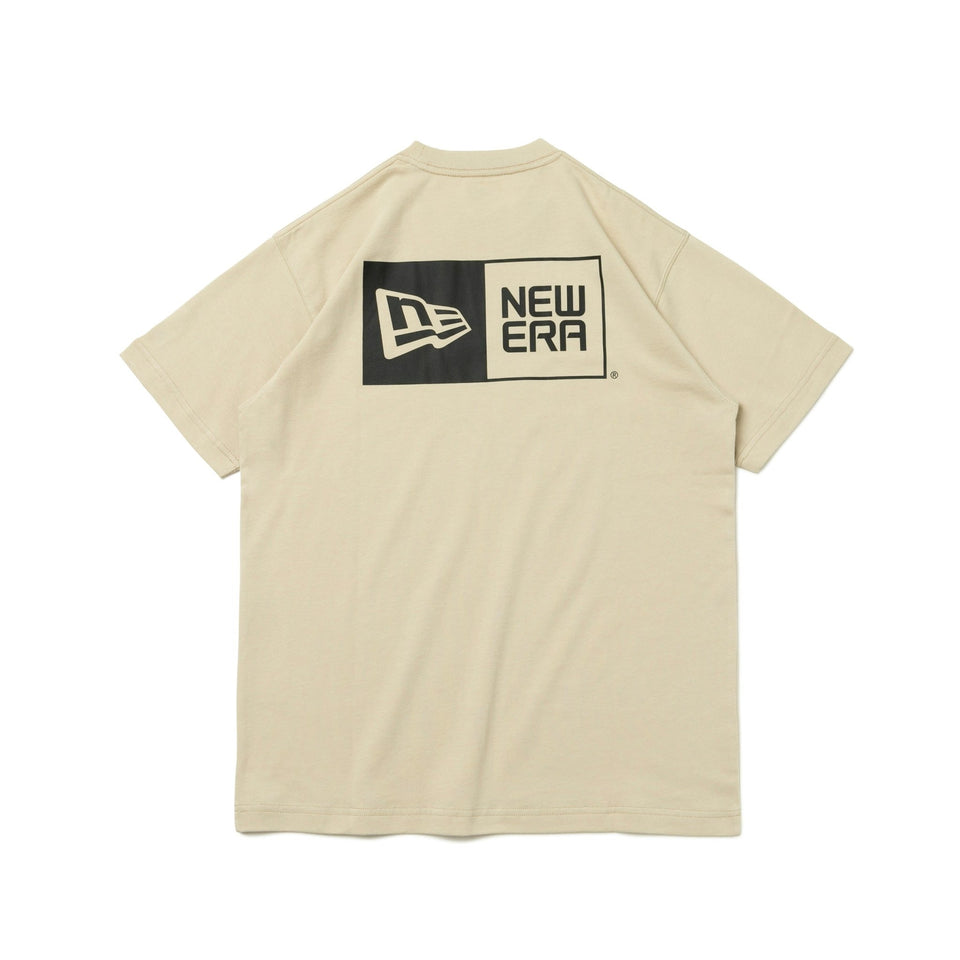 半袖 コットン Tシャツ Front & Back ボックスロゴ グレージュ レギュラーフィット - 13516804-S | NEW ERA ニューエラ公式オンラインストア