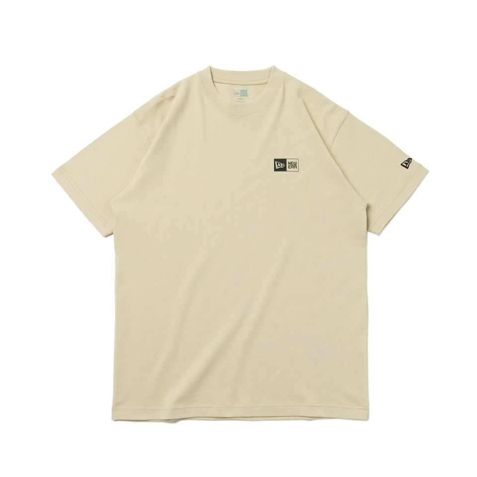 半袖 コットン Tシャツ Front & Back ボックスロゴ グレージュ レギュラーフィット - 13516804-S | NEW ERA ニューエラ公式オンラインストア