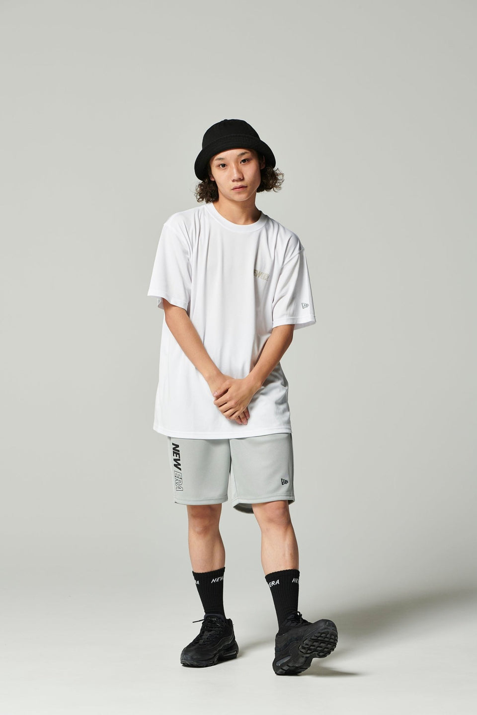 半袖 テック Tシャツ Rear Vertical Logo ホワイト【 Performance Apparel 】 - 13755355-S | NEW ERA ニューエラ公式オンラインストア