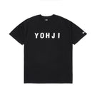 半袖 コットン Tシャツ Yohji Yamamoto SS22 ブロックフォント ブラック レギュラーフィット - 13281114-S | NEW ERA ニューエラ公式オンラインストア