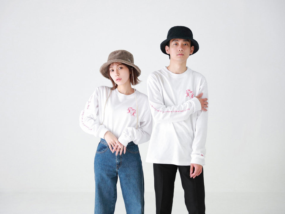 長袖 コットンTシャツ 古川優香 Yuka Furukawa 鯉 ホワイト レギュラーフィット - 12897650-S | NEW ERA ニューエラ公式オンラインストア