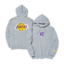 裏毛 スウェット プルオーバーフーディー XLARGE x NBA ロサンゼルス・レイカーズ グレー - 13113330-S | NEW ERA ニューエラ公式オンラインストア